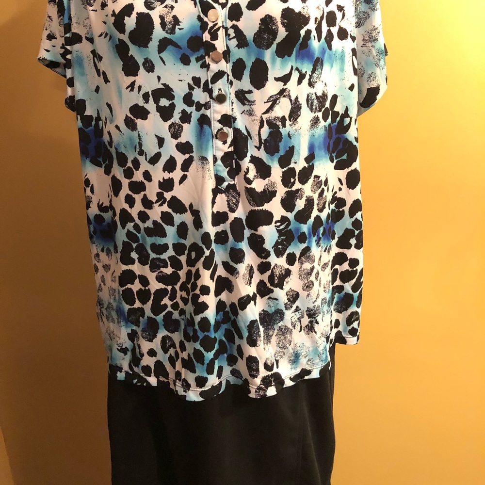 Macy’s Plus Size blouse! Size 2x. Gently worn
